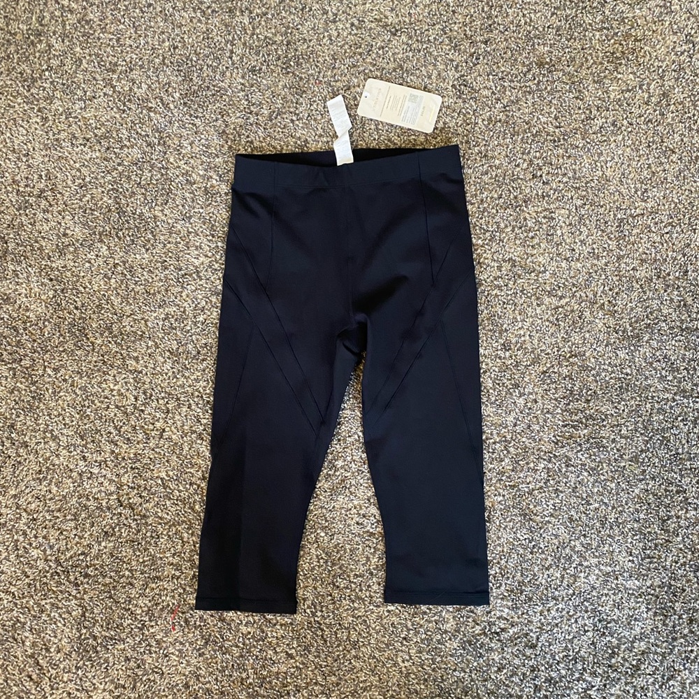 Black quarter length fabletic leggings-small